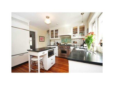 Really nice kitchen.  Note the back splash over the stove.  It reads "Cliff Ave"!