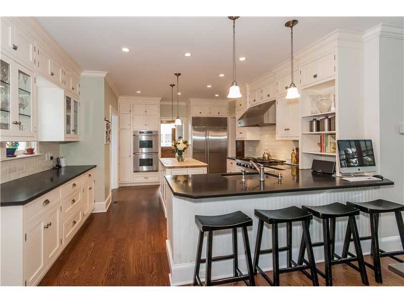 Modern open kitchen in an beatiiful old house
