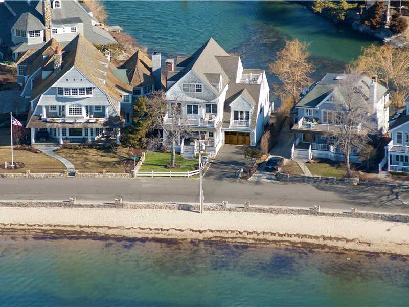 ohhh lala! This is what you can call "waterfront".
