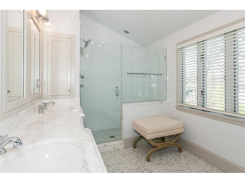 "Fab Master Bath"... Need I say more? With radiant floors!