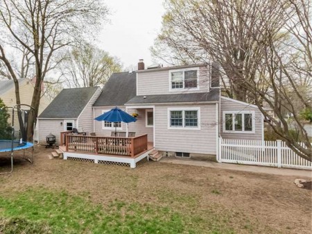 Look at this yard!  Fenced in and backing up to Hazel.  A real neighborhood for you.