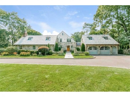 Architect Frazier Peters desigend this house in 1924. Renovations were done in 2010 and 2011.