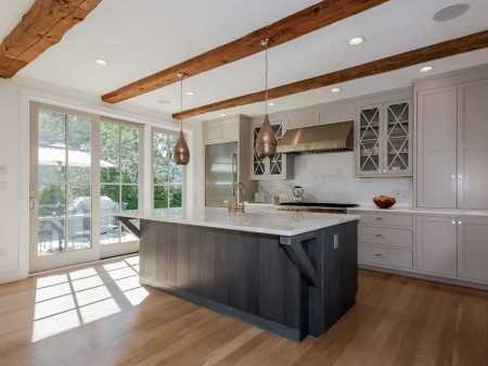 Gorgeous color in the kitchen