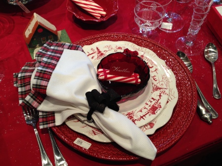 Love this table setting.  Soon to be a classic for certain.
