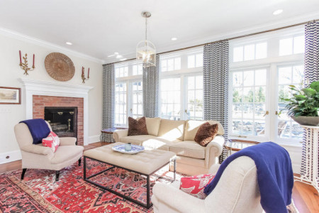 sitting room in the kitchen 